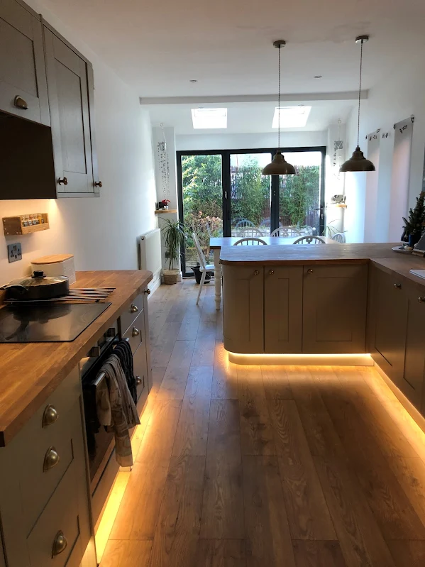 Small Single Extension — photo 1 of 8