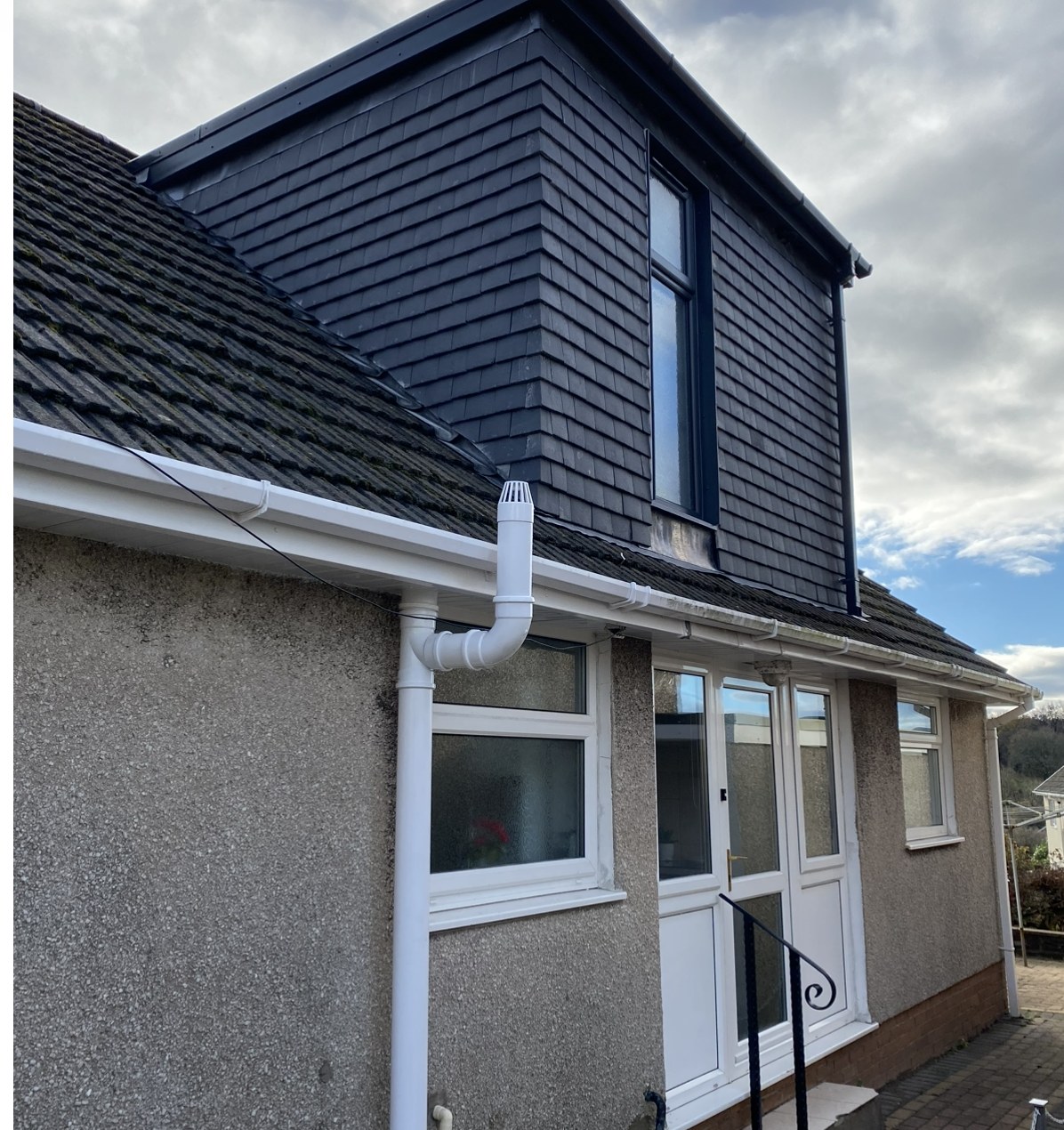 Dorma into an extra bathroom in Caerphilly — photo 1 of 10